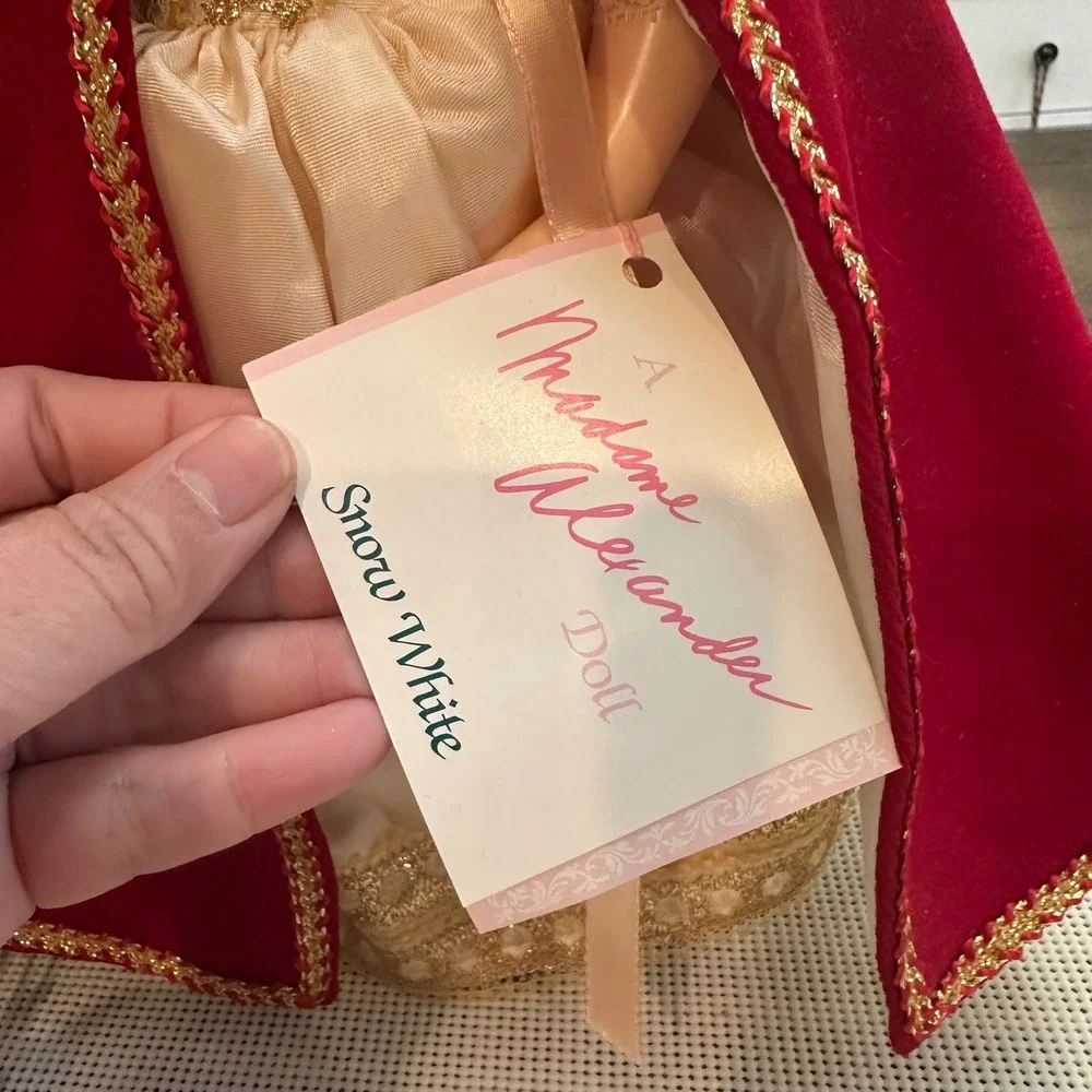 Madame Alexander 13 inch Snow‎ White Doll Character Vintage NEW in original Box